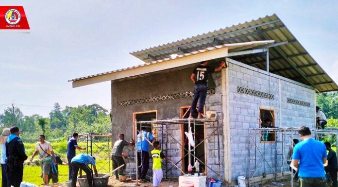 “ทหารพราน 44” ช่วยเหลือในการสร้างที่พักอาศัยให้กับพี่น้องประชาชนผู้ยากไร้ในพื้นที่ ต.ปล่องหอย อ.กะพ้อ จ.ปัตตานี