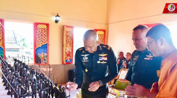 ผบ.พล.ร.15 เป็นประธานในพิธีบวงสรวงสักการะ และเบิกเนตร รูปหล่อองค์สมเด็จพระสุริโยทัย ณ วัดโมลีนิมิต อ.โคกโพธิ์ จ.ปัตตานี