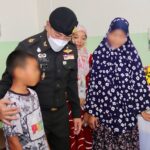 แม่ทัพภาคที่ 4 เยี่ยมให้กำลังใจผู้ได้รับบาดเจ็บจากเหตุคนร้ายลอบปาระเบิดแสวงเครื่องแบบไปป์บอมบ์ ในพื้นที่ อำเภอบาเจาะ จังหวัดนราธิวาส