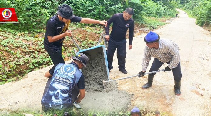 ทหารพราน 49 ร่วมปรับปรุงซ่อมแซมผิวถนนคอนกรีตที่ชำรุด ในพื้นที่ อ.ศรีสาคร จ.นราธิวาส