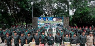 ผบ.ทบ. ตรวจเยี่ยมการปฏิบัติงานของหน่วยในพื้นที่ จ.ระนอง และ จ.สงขลา สร้างขวัญกำลังใจ พร้อมกำชับกำลังพลต้องมีสติ ไม่ประมาท เน้นเป็นที่พึ่งของประชาชน