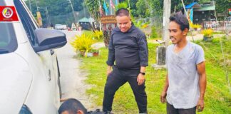 ทหารพราน 46 ช่วยประชาชนเปลี่ยนยางรถยนต์ในพื้นที่ อ.รือเสาะ จ.นราธิวาส