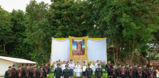 พระบาทสมเด็จพระเจ้าอยู่หัว ทรงพระกรุณาโปรดเกล้าฯ ให้ รอง ผบ.มทบ.46 เป็นผู้แทน พิธีรับพระราชทานเหรียญกล้าหาญให้กับบุตรชายของ อส.ทพ.อนุศักดิ์ อ่ำรอด ซึ่งเสียชีวิตจากการปฏิบัติหน้าที่ในพื้นที่ จชต.