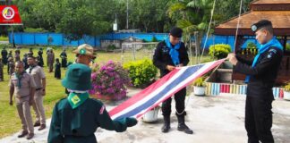 ทหารพราน 22 มอบธงชาติผืนใหม่ให้กับโรงเรียนบ้านโคกขี้เหล็ก อ.ยะรัง จ.ปัตตานี เพื่อเสริมสร้างความสัมพันธ์กับคณะครูและนักเรียน