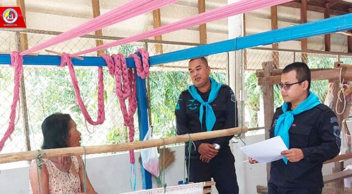 ทหารพราน 49 พบปะพัฒนาสัมพันธ์กลุ่มสตรีทอผ้าบ้านกาหลง อำเภอศรีสาคร จังหวัดนราธิวาส