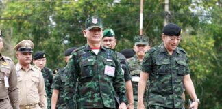 ผบ.ทบ.และคณะฯ ลงพื้นที่ตรวจเยี่ยมหน่วยในพื้นที่ จชต. พร้อมมอบนโยบายการปฏิบัติงาน เพื่อให้ทุกส่วนเข้าใจหลักการทำงาน และประสานสอดคล้อง ให้เกิดประสิทธิภาพสูงสุด