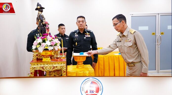 แม่ทัพภาคที่ 4 เป็นประธานมอบเข็มวชิราวุธานุสรณ์ แก่ผู้ประกอบคุณงามความดี และสร้างคุณประโยชน์ในพื้นที่ภาคใต้