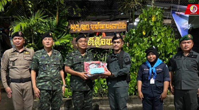 ตรวจเยี่ยมการปฏิบัติงานตามจุดตรวจในเมืองยะลา เพื่อสร้างขวัญกำลังใจให้กับเจ้าหน้าที่ในการปฏิบัติหน้าที่