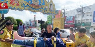 ผบ.ฉก.ทพ.46 รุดช่วยเหลือประชาชนที่ประสบอุบัติเหตุรถจักรยานยนต์เฉี่ยวชนกันบนท้องถนน