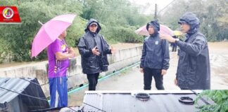 ทหารพราน 49 เข้าช่วยเหลือขนย้ายสิ่งของประชาชนที่ประสบภัยน้ำท่วม