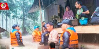 ฉก.ทพ. 44 เร่งเคลื่อนย้าย ช่วยเหลือประชาชนกลุ่มเปราะบาง (ผู้ป่วยติดเตียง) ที่ได้รับผลกระทบจากสถานการณ์น้ำท่วมฉับพลัน