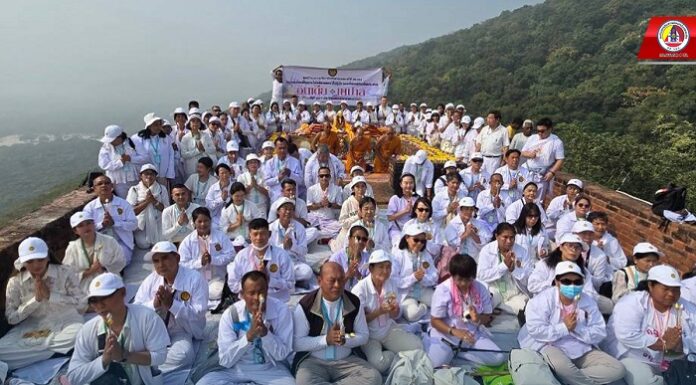 ผู้ปฏิบัติธรรมอินเดีย – เนปาล ประทับใจเขาคิชฌกูฏกำเนิดเหตุการณ์สำคัญของศาสนาพุทธ พร้อมขอบคุณ ศอ.บต. ที่มอบโอกาสให้กลุ่มเปราะบางใน จชต. เยือนดินแดนอันศักดิ์สิทธิ์