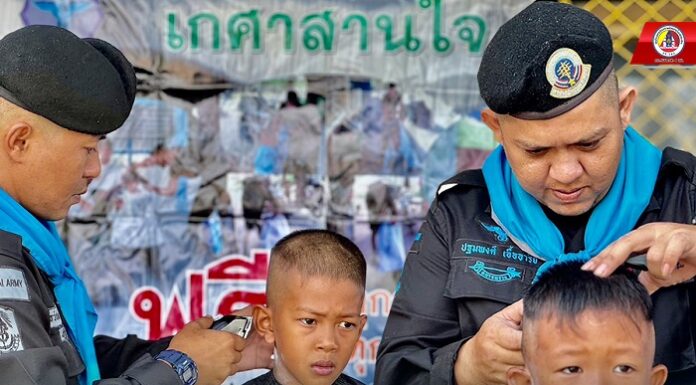 ทหารพราน 42 บริการตัดผมฟรี ตามโครงการ “เกศาสานใจ สู่สันติสุข” ให้น้อง ๆ โรงเรียนบ้านเตราะหัก จ.ปัตตานี