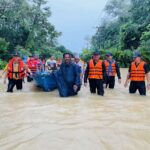 เจ้าหน้าที่ทุกภาคส่วนร่วมด้วยช่วยกันจนกว่าสถานการณ์น้ำท่วมจะคลี่คลาย