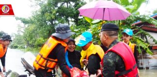 ทหารพราน 48 ลงพื้นที่ช่วยชาวบ้าน อพยพไปยังที่ปลอดภัย