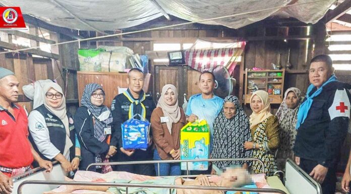 พบปะให้กำลังใจประชาชนกลุ่มเปราะบาง บ้านบายิ ตำบลตลิ่งชัน อำเภอบันนังสตา จังหวัดยะลา สร้างขวัญกำลังใจให้กับครอบครัว