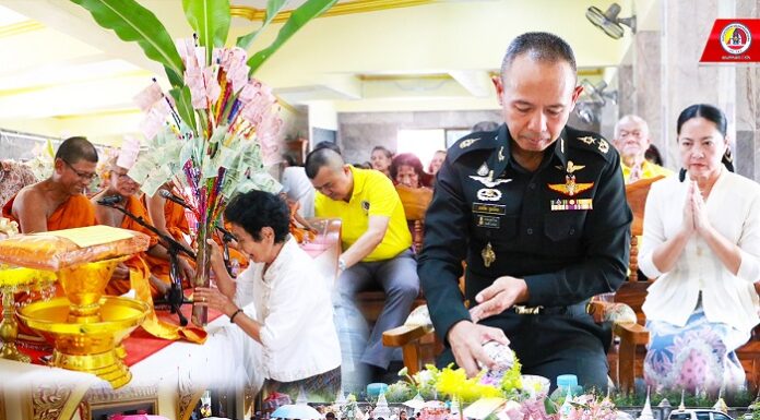 รอง มทภ.4 นำพุทธศาสนิกชนชาวโคกโพธิ์ จ.ปัตตานี ร่วมเป็นเจ้าภาพทอดกฐินถวายวัดโมลีนิมิต กว่า 5 แสนบาท เพื่อชำระค่าธรณีสงฆ์ และบูรณปฏิสังขรณ์พระอารามศูนย์รวมใจให้คงอยู่สืบไป