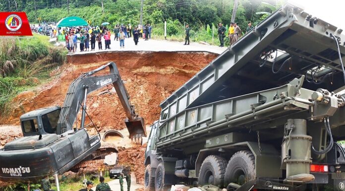 ชาวบ้านยิ้มได้ แม่ทัพภาคที่ 4 มอบหมาย ฉก.นราธิวาส พร้อมกองพันทหารช่างที่ 15 กองพลทหารราบที่ 15 ช่วยเหลือติดตั้งสะพานแบริ่งเชื่อมภายนอก หลังประสบวิกฤติอุทกภัยในพื้นที่ บ้านไอร์ปูลง ต.มาโมง อ.สุคิริน จ.นราธิวาส