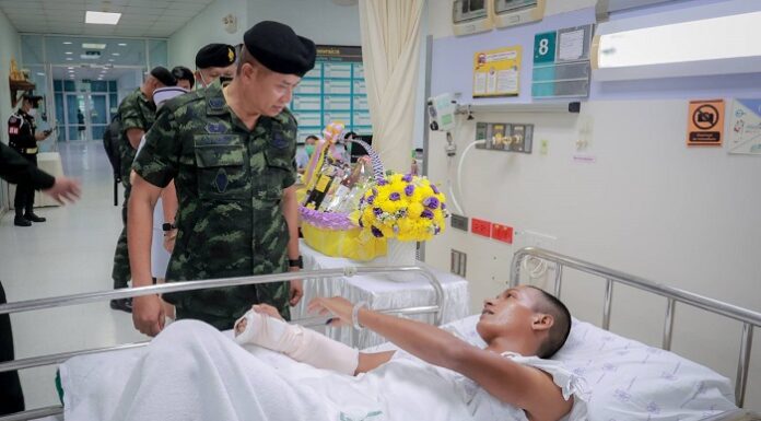 มทภ.4 เยี่ยมให้กำลังใจเจ้าหน้าที่ผู้บาดเจ็บจากการปฎิบัติหน้าที่ กำชับ หน่วยต้นสังกัดดูแลสิทธิสวัสดิการของผู้ได้รับบาดเจ็บอย่างเต็มกำลังความสามารถ