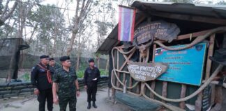 ร่วมทุกข์ ร่วมสุข จับมือก้าวผ่านคืนวันอันขื่นขม แม่ทัพภาคที่ 4 ลงพื้นที่เจาะไอร้อง กิน-นอน ในฐานปฏิบัติการ สร้างบรรยากาศจากเจาะไอร้อง เป็น เจาะไอรัก