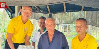 แจกจ่ายข้าวสาร และน้ำดื่ม ให้พี่น้องประชาชนที่ประสบอุทกภัยในห้วงที่ผ่านมา