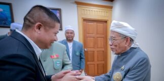 ผู้นำศาสนา 5 จังหวัดชายแดนใต้ พบแม่ทัพภาคที่ 4 หารือเพื่อร่วมขับเคลื่อนฮูกุมปากัต (ธรรมนูญหมู่บ้าน 9 ดี) นำไปปรับใช้ให้เกิดผลเป็นรูปธรรม
