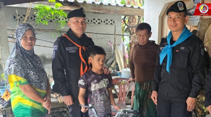 พี่ ๆ ทหารพราน มอบรถจักรยานให้น้อง เพื่อใช้เดินทางไปโรงเรียน แบ่งเบาภาระครอบครัว