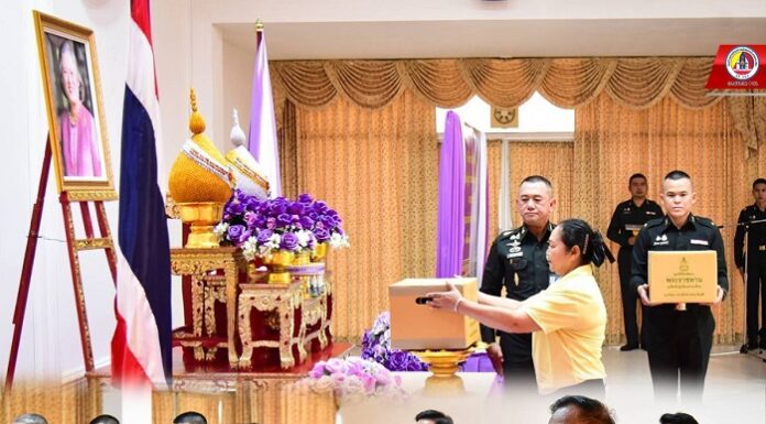 ศูนย์ประสานงานโครงการอันเนื่องมาจากพระราชดำริ จัดพิธีมอบเมล็ดพันธุ์พืชพระราชทาน จาก สมเด็จพระกนิษฐาธิราชเจ้า กรมสมเด็จพระเทพรัตนราชสุดาฯ สยามบรมราชกุมารี ให้กับตัวแทนกลุ่มสมาชิกฟาร์มตัวอย่างฯ องค์กรภาคประชาชนเพื่อสันติและเศรษฐกิจพอเพียง(กลุ่มเสื้อเขียว) และชุมชนที่ ศปพร.รับผิดชอบ