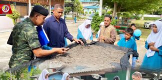 กองพันทหารราบที่ 1 กรมทหารราบที่ 153 ลงพื้นที่ขับเคลื่อนโครงการ ‘บ้านนี้มีรัก ปลูกผักกินเอง’ สร้างความยั่งยืนให้ชุมชนและโรงเรียน