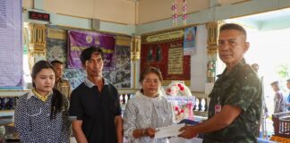 ขอไว้อาลัย สดุดีวีรผู้กล้าวายชนม์จากการปฏิบัติหน้าที่ดูแลทุกข์ สุข ของพี่น้องชายแดนใต้จนวาระสุดท้ายของชีวิต พร้อมรดน้ำศพ ส่งศพ ผู้วายชนม์กลับภูมิลำเนาอย่างสมเกียรติ