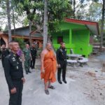 แม่ทัพภาคที่ 4 นำคณะกำลังพล และพุทธศาสนิกชนร่วมพิธีทอดผ้าป่าสามัคคี สมทบทุนจัดซื้อกระเบื้องมุงหลังคาฌาปนสถาน ณ วัดหมื่นส้อง อ.ชะอวด จ.นครศรีธรรมราช