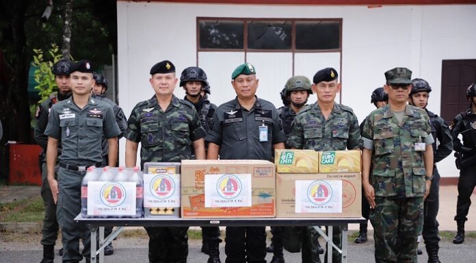 รองแม่ทัพภาค 4 ตรวจเยี่ยม ฉก.ตร.นราธิวาส 93 สั่งคุมเข้มดูแลพื้นที่ ทำลายแผนกลุ่มผู้ก่อเหตุรุนแรง สร้างความมั่นคง ปลอดภัย