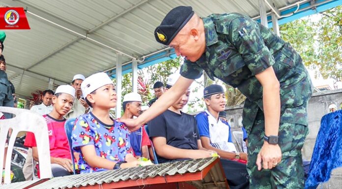 หน่วยเฉพาะกิจยะลา มอบสิ่งของละศีลอด แบ่งปันความสุขสู่พี่น้องมุสลิมในเดือนรอมฎอน