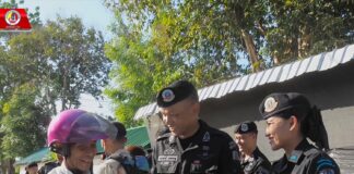 กกล.ทพ.จชต. มอบอินทผาลัมและน้ำดื่มแก่ประชาชน สร้างรอยยิ้มในเดือนรอมฎอนอันประเสริฐ ฮ.ศ.1446