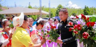 ธารธรรม กลางป่าใหญ่ แม่ทัพภาคที่ 4 เป็นประธานพิธีทอดผ้าป่าสามัคคี สืบสานพระพุทธศาสนา ร่วมกับ พุทธศาสนิกชน ณ วัดค่ายไทร ต.สำนักแต้ว อ.สะเดา จ.สงขลา