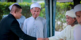 แม่ทัพภาคที่ 4 ร่วมกิจกรรม “รอมฎอนสัมพันธ์” ละศีลอด ฮิจเราะห์ศักราช 1446 เน้นสร้างสุข ด้วย “ยะกีน” (กีตาบเล็ก) นำฮูกุมปากัต (ธรรมนูญหมู่บ้าน 9 ดี) ให้ปลุกจิตสำนึกที่แข็งแกร่งก่อเกิดชุมชนสีขาว ณ สถาบันศึกษาปอเนาะอัลฮาซานีวิทยา อ.สายบุรี จ.ปัตตานี