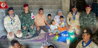 หน่วยเฉพาะกิจสันติสุข ดำเนินกิจกรรมหมอเดินเท้าเข้าชุมชน มอบบริการทางการแพทย์และสิ่งของช่วยเหลือผู้ยากไร้