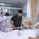 แม่ทัพภาคที่ 4 ลงพื้นที่ตรวจสอบเหตุลอบวางระเบิดและกราดยิงในพื้นที่ จ.นราธิวาส เด็กและประชาชนบาดเจ็บหลายราย