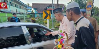 ทหารพราน 46 ร่วมแบ่งปันความสุข แจกขนม-น้ำดื่ม ต้อนรับฮารีรายอ อีฎิ้ลฟิตริ