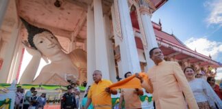 เสริมสิริมงคลรับปีใหม่ไทย แม่ทัพภาคที่ 4 เป็นประธานพิธีทอดผ้าป่าสามัคคี และพิธีห่มผ้าพระนอน งานประเพณี “ทำบุญเดือนห้า ห่มผ้าพระนอน” ประจำปี 2568 ณ วัดมหัตตมังคลาราม (วัดหาดใหญ่ใน) อ.หาดใหญ่ จ.สงขลา