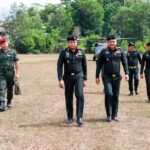 แม่ทัพภาคที่ 4 ตรวจเยี่ยมการคัดเลือกทหารใหม่ พร้อมต้อนรับ “น้องคนสุดท้องของกองทัพ” ณ ที่ว่าการอำเภอปะเหลียน จ.ตรัง