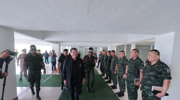 รองนายกฯ ภูมิธรรม ลงพื้นที่ชายแดนใต้ รับฟังข้อเสนอเจ้าหน้าที่-เอกชน ดันพัฒนาเศรษฐกิจ สร้างสันติสุขอย่างยั่งยืน