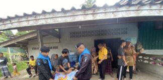 “คนไทยไม่ทิ้งกัน” ฉก.ทพ.41 พบปะเยี่ยมเยียนมอบข้าวสารและน้ำดื่ม บรรเทาความเดือดร้อนครอบครัวสองสามีภรรยาที่ถูกลอบยิง