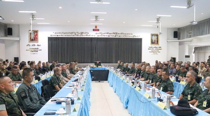 แม่ทัพภาคที่ 4 ประชุมหน่วยขึ้นตรงกอ.รมน.ภาค 4 สน. ติดตามผลการปฏิบัติงาน – พร้อมเน้นย้ำมาตรการรักษาความปลอดภัย ให้ปรับแผน และเพิ่มระดับความปลอดภัย