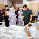 แม่ทัพภาคที่ 4 ลงพื้นที่เยี่ยมผู้บาดเจ็บจากเหตุรุนแรงใน จชต. กำชับเร่งติดตามผู้ก่อเหตุ ย้ำ “ทหารเป็นที่พึ่งของประชาชนทุกมิติ”