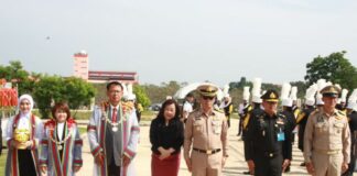 องคมนตรี เป็นประธานประสาทอนุปริญญาบัตรแก่ผู้สำเร็จการศึกษา วิทยาลัยชุมชนนราธิวาส ประจำปีการศึกษา 2567 และติดตามการดำเนินงานโรงเรียนในโครงการกองทุนการศึกษาพื้นที่ จ.นราธิวาส