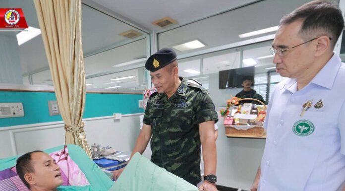 แม่ทัพภาคที่ 4 ให้กำลังใจถึงเตียง 2 ทหารกล้า สู้สุดทางจากการลอบก่อเหตุต่อฐานปฏิบัติการ ยืนหยัดด้วยหัวใจที่กล้าแกร่ง เพื่อสันติสุขชายแดนใต้