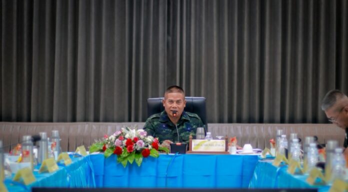 “ติดอาวุธทางปัญญา” แม่ทัพภาคที่ 4 ประชุมหน่วยขึ้นตรง กอ.รมน.ภาค 4 ส่วนหน้า พร้อมเปิดเวทีบรรยายพิเศษ โดย ศ.ดร.สุรชาติ เสริมแนวคิดสันติสุขชายแดนใต้