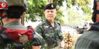 รองแม่ทัพภาคที่ 4 ลงพื้นที่ตรวจเยี่ยมด่านเกาะหม้อแกง ปัตตานี มอบสิ่งของบำรุงขวัญ สร้างขวัญกำลังใจผู้ปฏิบัติงาน