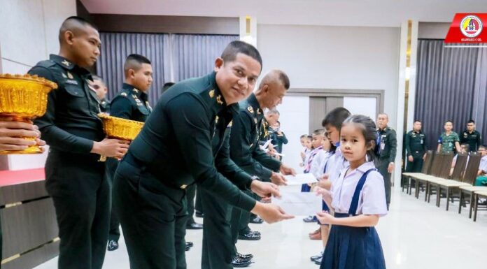 แม่ทัพภาคที่ 4 มอบโอวาทพร้อมทุนการศึกษาแก่บุตรกำลังพล ย้ำความสำคัญของการศึกษา สร้างฝัน สู่ อนาคต…เยาวชน